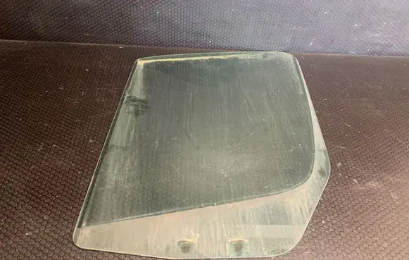 Mercedes-Benz Sprinter W906 Front vent window/glass (coupe) 43R001025 E000184