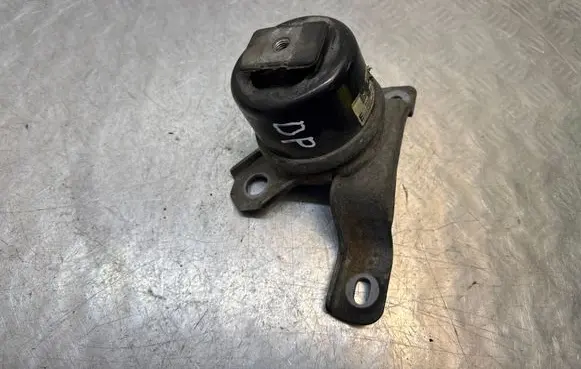 Volvo V70 Engine mount bracket