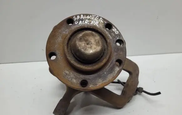 Front wheel hub