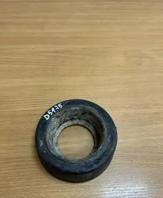 Mercedes-Benz E W210 Front coil spring rubber mount A2103210584 D5125