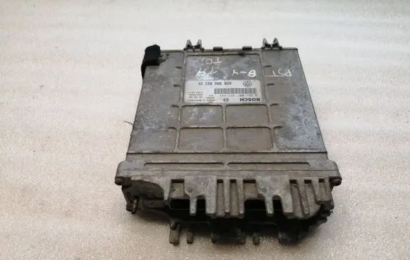 Volkswagen PASSAT B4 Engine control unit/module 028906021CK 28SA2888 0281001423