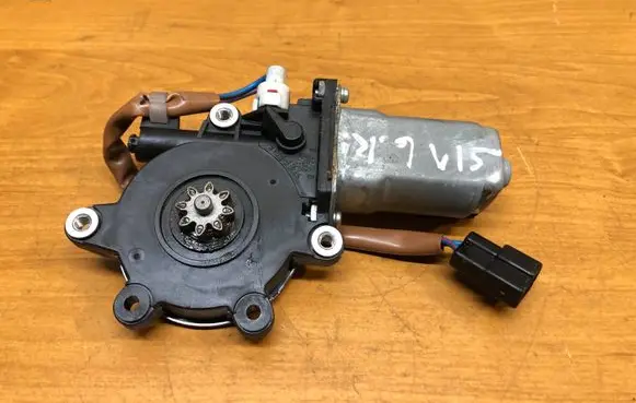 Subaru Impreza II Rear door window regulator motor 509060