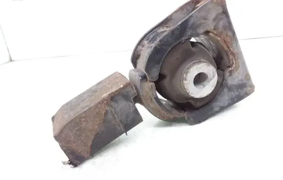 Toyota Avensis T250 Engine mount bracket 123610R030