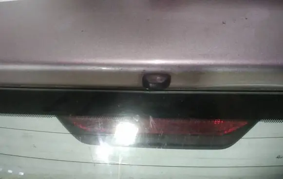 Toyota Yaris Third/center stoplight