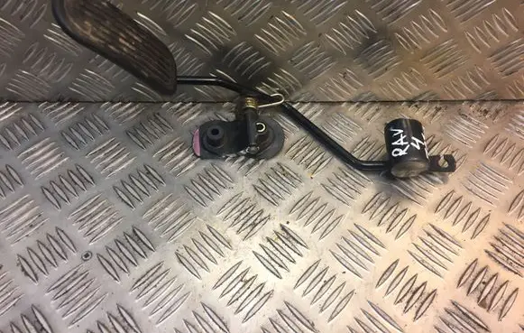 Toyota RAV 4 (XA20) Accelerator throttle pedal 7811133020