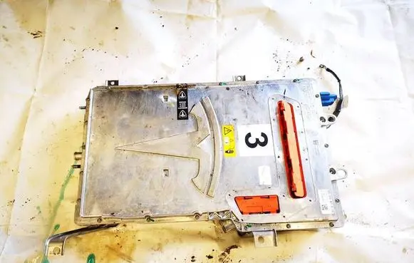 Tesla Model S Voltage converter inverter 106651001d