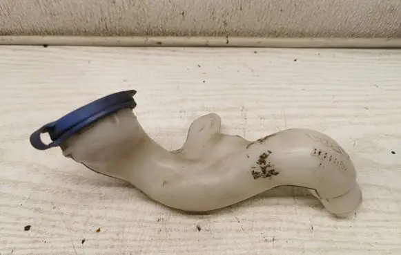Volvo C30 Window washer liquid tank fill tube 31333188