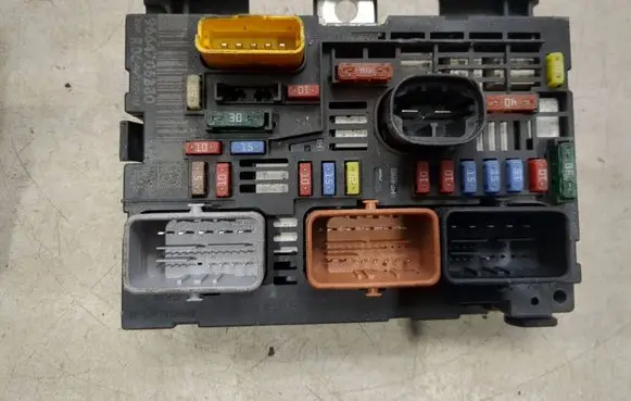 Peugeot 308 BSM Control unit 9664706380