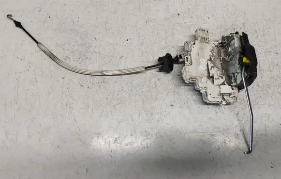 Audi A6 S6 C6 4F Front door lock