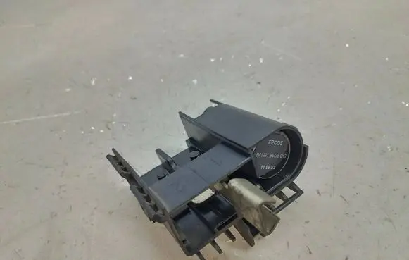 Volkswagen PASSAT B6 Battery relay fuse 1K0937517 13362 18755