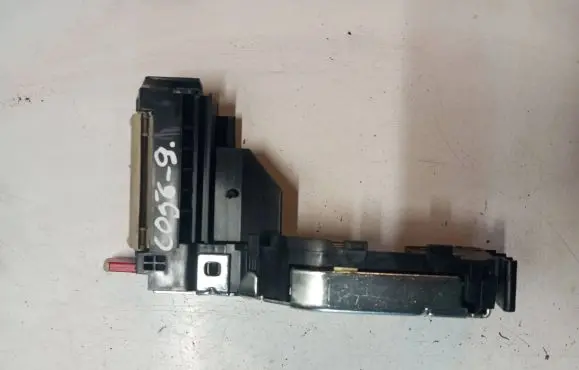 Volvo S80 Seat back rest lock catch Y285