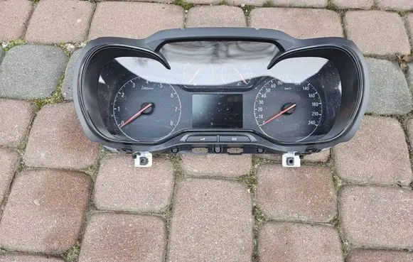 Opel Combo E Speedometer (instrument cluster) 9831102480