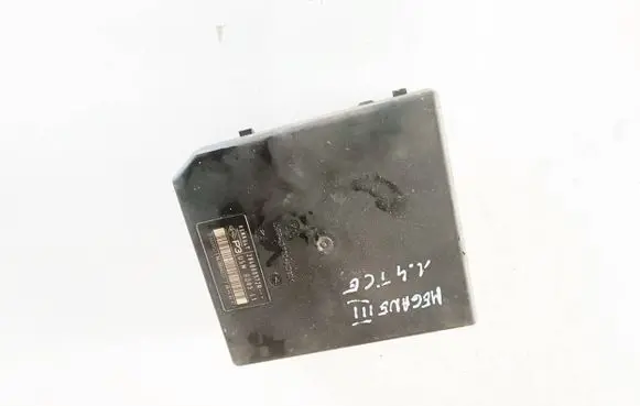 Renault Megane III Fuse module 284B68372R 519339501 9630059525