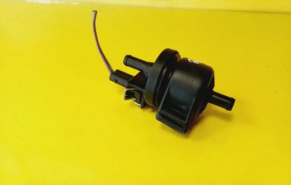 Volkswagen New Beetle Vacuum valve 051133459A