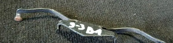 Saab 9-3 Ver1 Front brake pad spring 