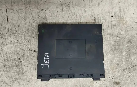 Volkswagen Jetta V Fuse module 3C0937049D F005V00525 00298501