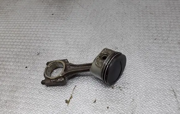 Skoda Fabia Mk1 (6Y) Piston with connecting rod