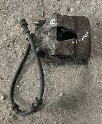 Volkswagen Polo IV 9N3 Front brake caliper