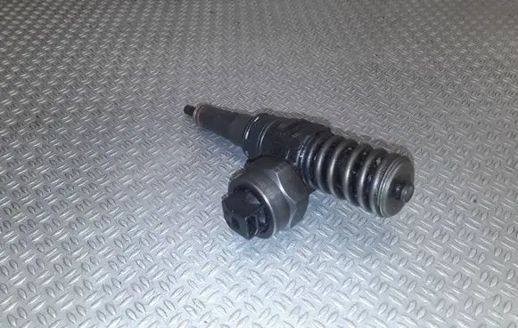 Volkswagen PASSAT B5 Fuel injector 038130073f 0414720007