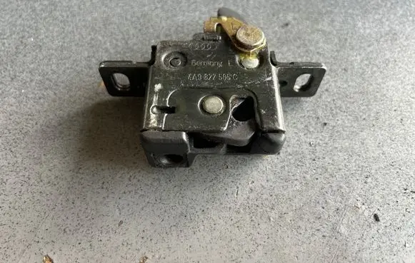 Audi A6 S6 C4 4A Tailgate/trunk/boot lock/catch/latch 4A9827505C