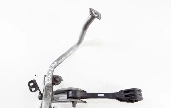 Subaru Legacy Engine mounting bracket