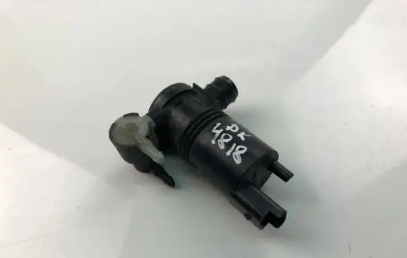 Nissan X-Trail T30 Windscreen/windshield washer pump 1050123