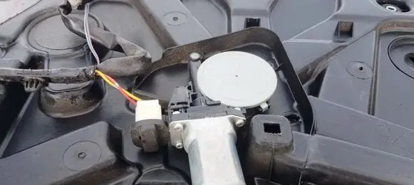 Nissan X-Trail T31 Front door window regulator motor