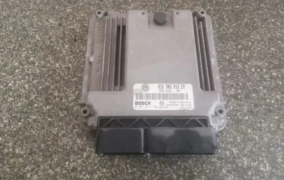 Volkswagen Touran I Engine control unit/module 03G906016EH 0281011786