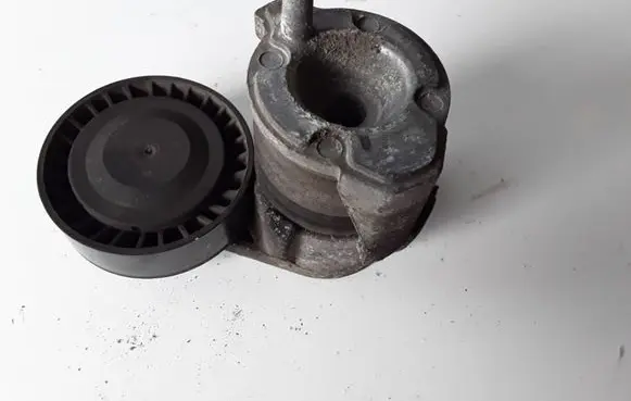 Volvo C30 Air conditioning tensioner 30711320