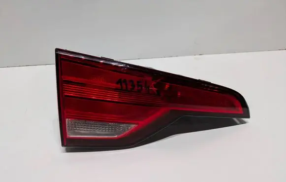 Tailgate rear/tail lights