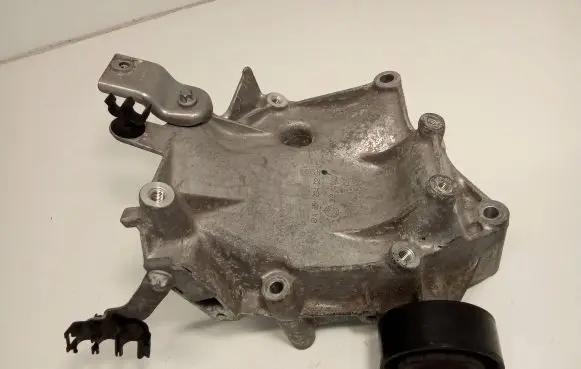 Mercedes-Benz GLC C253 Generator/alternator bracket A6512340339