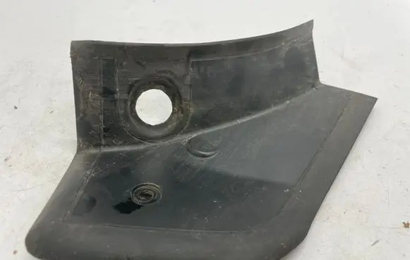 BMW 1 F40 Rear/tail light trim molding 647129