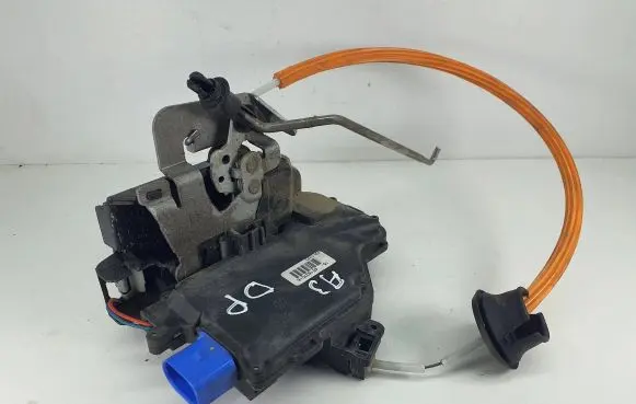 Audi A3 S3 8P Front door lock 4E1837016 PA6630AG