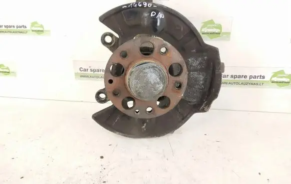 Mercedes-Benz A W168 Front wheel hub 1683301720 A1683301720