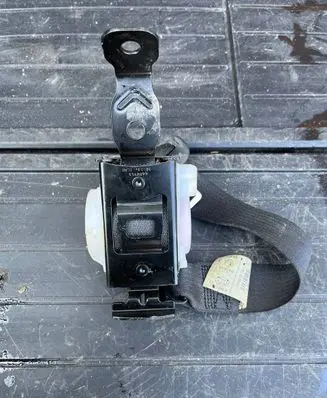 Rear seatbelt