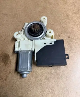 Volvo V50 Rear door window regulator motor 30724757 05W335 994584107