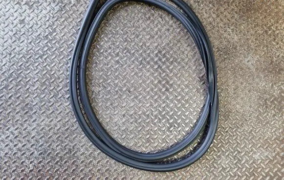 Front door rubber seal