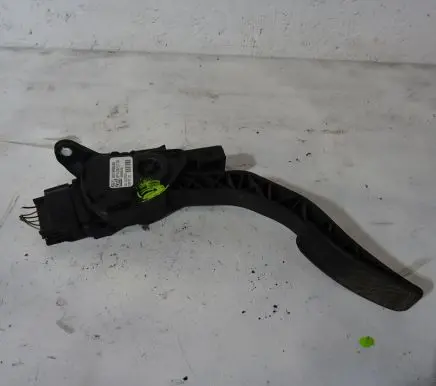 Ford Fiesta Accelerator throttle pedal 8V21-9F836-AA