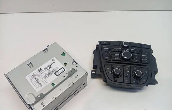 Opel Meriva B Radio/CD/DVD/GPS head unit MG475499 20984175 05042010