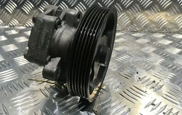 Mazda 3 I Power steering pump 4727858
