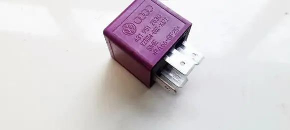Volkswagen PASSAT B5 Other relay 431951253G