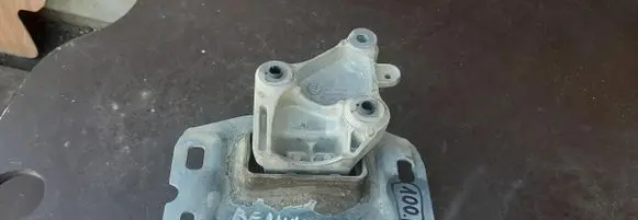 Citroen Berlingo Gearbox mounting bracket 9807980580