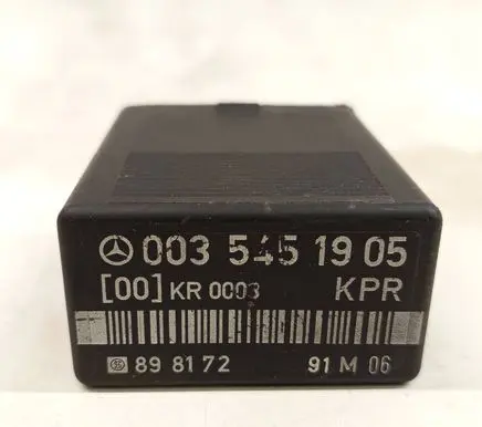 Mercedes-Benz E W124 Fuel pump relay 0035451905 A0035451905 898172