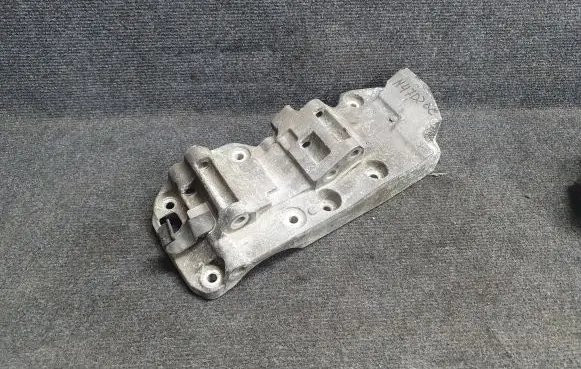 BMW 5 F10 F11 Generator/alternator bracket 8506863