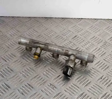Audi A4 S4 B7 8E 8H Fuel main line pipe 06E130089B