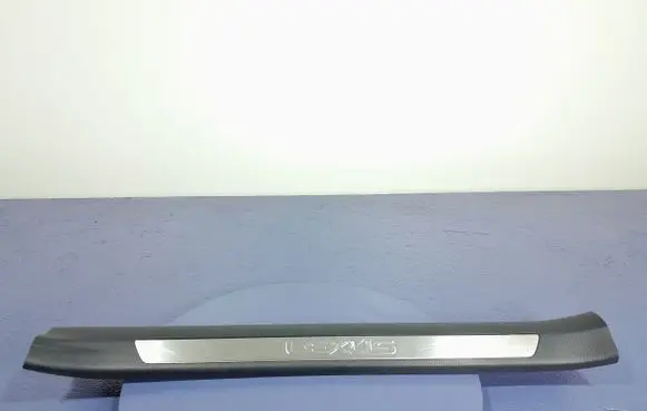 Foot area side trim