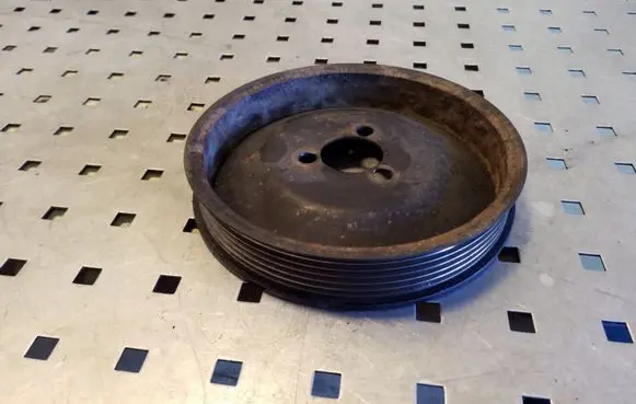 Volkswagen Crafter Power steering pump pulley 074121031