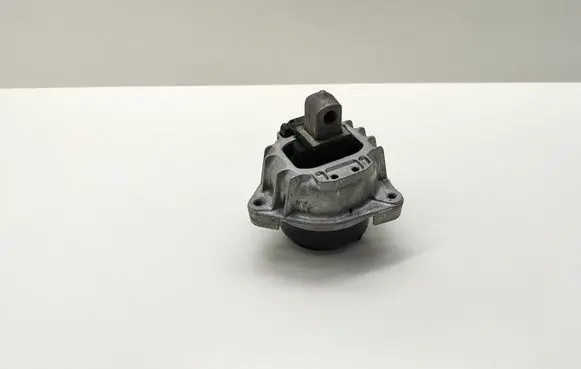 Engine mount bracket