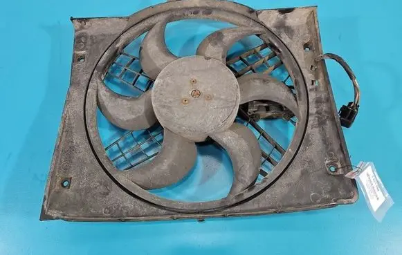 BMW 3 E46 Air conditioning (A/C) fan (condenser) 3135103279 IMPRK1611294