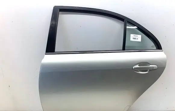 Toyota Avensis T250 Rear door